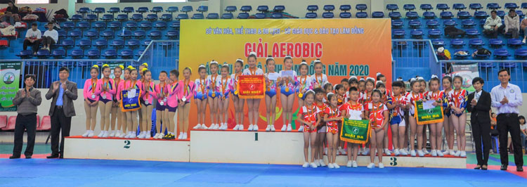 Các đội dẫn dầu trong khối tiểu học