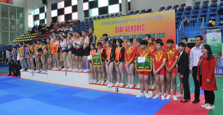 Các đội giành huy chương trong khối THPT