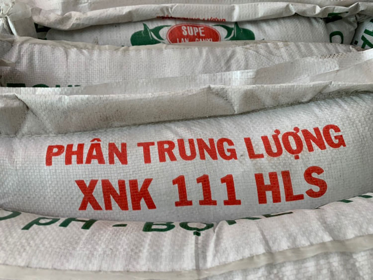 Đoàn kiểm tra phát hiện và tạm giữ 40 phân bón Trung lượng XNK không có giấy phéo lưu hành tại Việt Nam