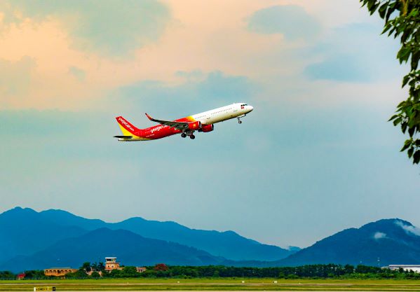 Vietjet hỗ trợ hành khách bị ảnh hưởng mưa bão tại miền Trung