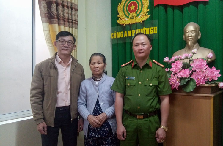 Trả lại cho người mất tài sản trị giá trên 65 triệu đồng