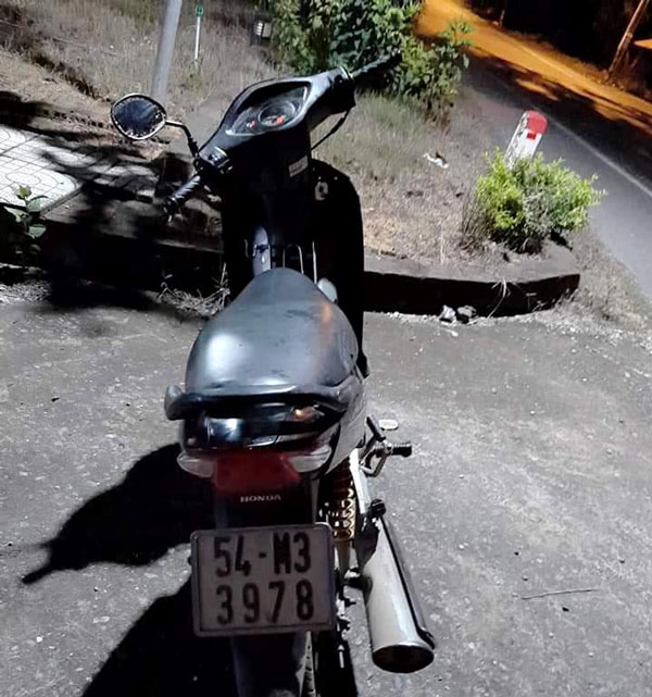 Tìm thân nhân của nạn nhân bị xe khách lùi cán chết trong đêm