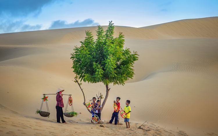 Những dải cát vàng óng uốn lượn như những dải lụa