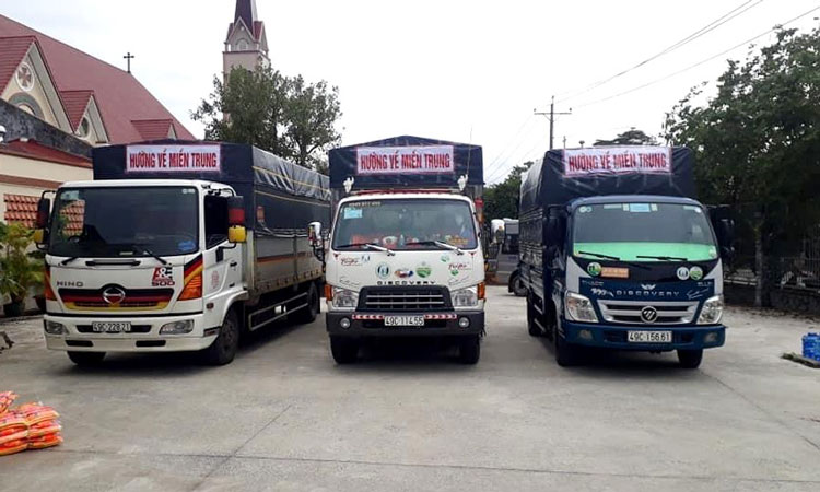 Chung tay hướng về khúc ruột miền Trung