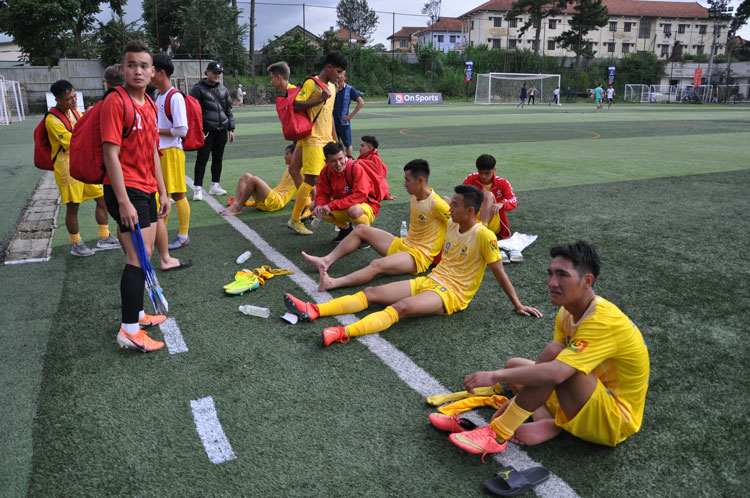 Chủ nhà Lâm Đồng thua 0-4 trước Kon Tum trên sân Đà Lạt