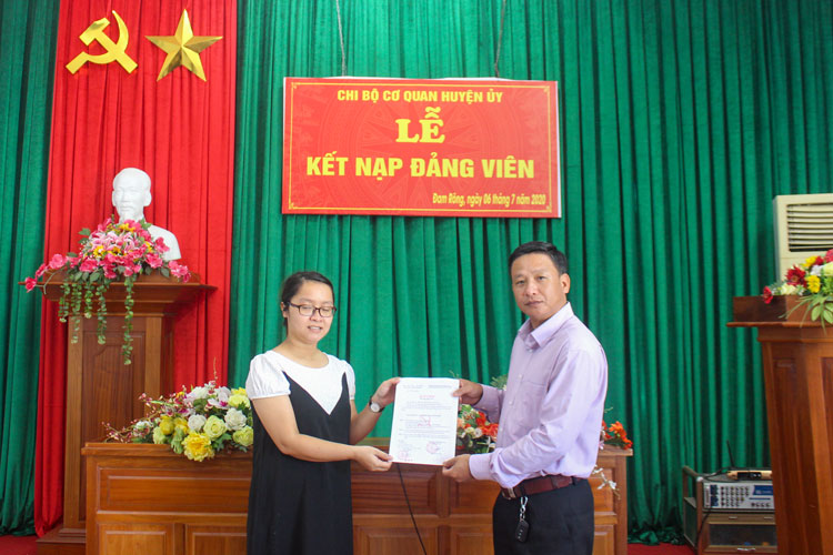Đam Rông nỗ lực phát triển đảng viên mới