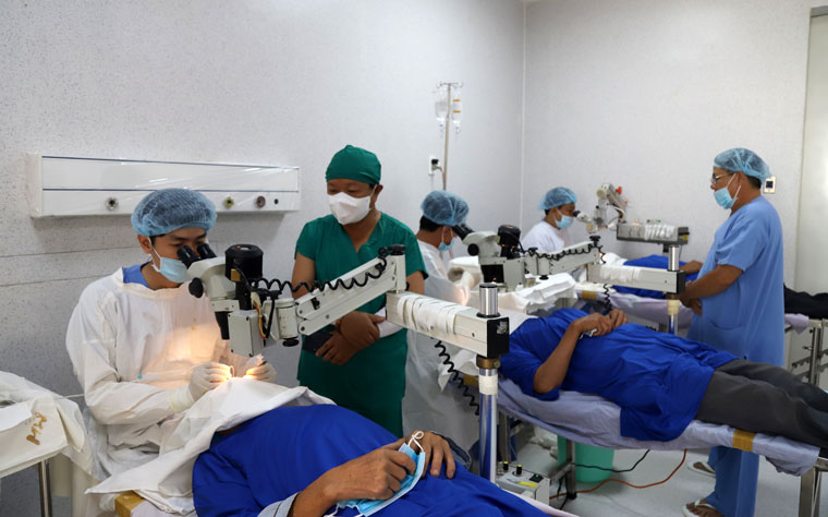 Khám mổ mắt miễn phí cho khoảng 300 bệnh nhân nghèo và người cao tuổi