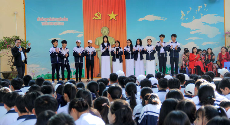 Hướng dẫn kỹ năng sống tích cực và định hướng nghề nghiệp