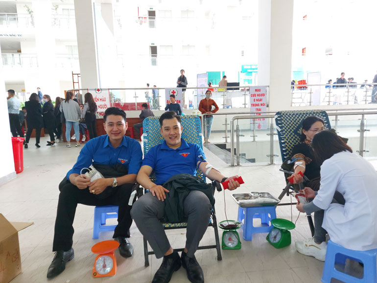 Hơn 200 đoàn viên thanh niên hiến máu tình nguyện