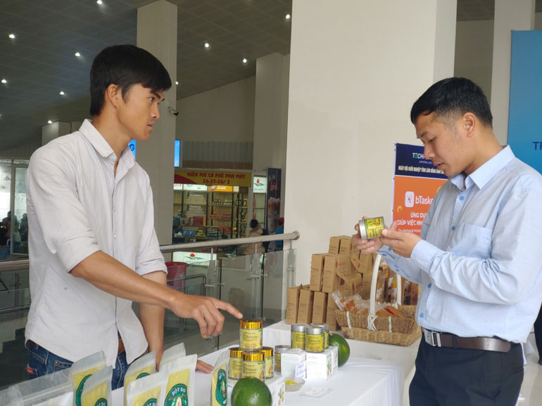 Tư vấn, giới thiệu sản phẩm mới cho khách hàng