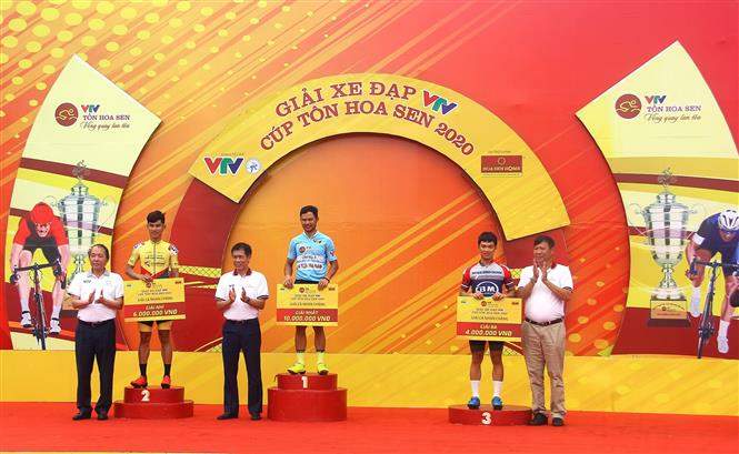 Tay đua Lê Nguyệt Minh (TP. Hồ Chí Minh - VINAMA) có cú nước rút xuất sắc để về nhất chặng 7 Quảng Ngãi đi Bình Định có chiều dài 150 km