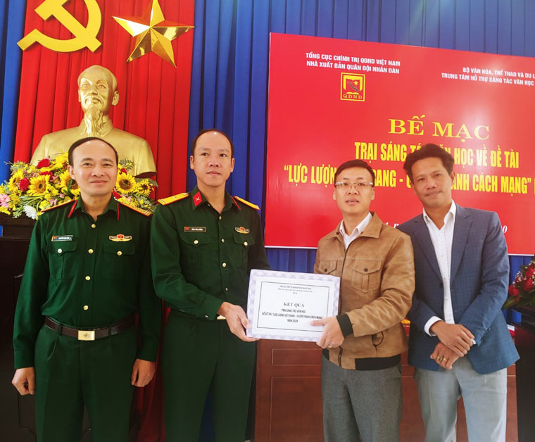 Bế mạc trại sáng tác văn học đề tài "Lực lượng vũ trang – Chiến tranh cách mạng"