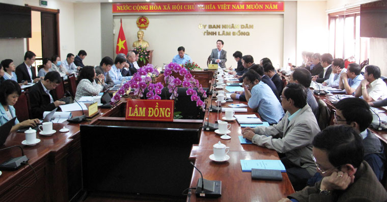 Ông Phan Văn Đa - Phó Chủ tịch UBND tỉnh phát biểu tại buổi làm việc với Bộ Y tế