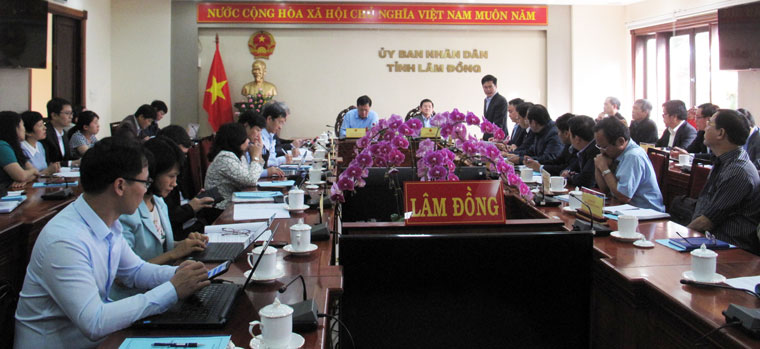 BSCKII Nguyễn Đức Thuận -Giám đốc Sở Y tế Lâm Đồng báo cáo tóm tắt tình hình phòng chống dịch bệnh truyền nhiễm tại Lâm Đồng từ đầu năm 2020 đến nay