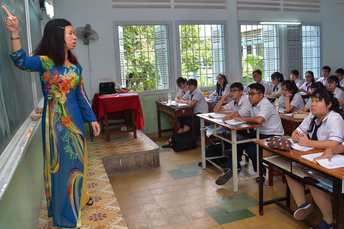 Tuổi, mức hưởng lương hưu của giáo viên năm 2021