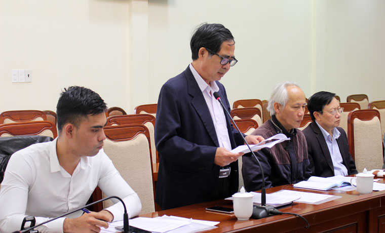 Các đại biểu tham gia góp ý, báo cáo với đoàn công tác về các nội dung liên quan