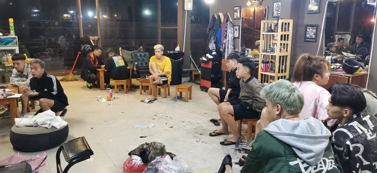 Tụ tập sử dụng ma túy tại tiệm cắt tóc