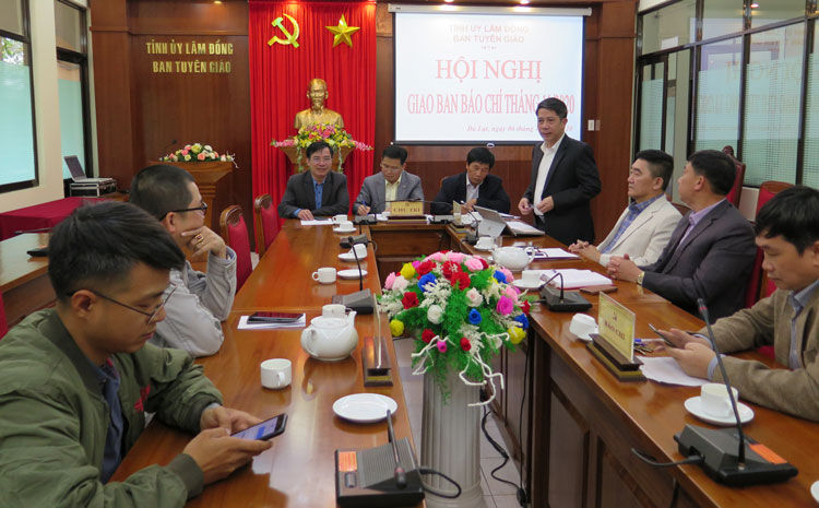 Hội nghị giao ban báo chí tháng 11