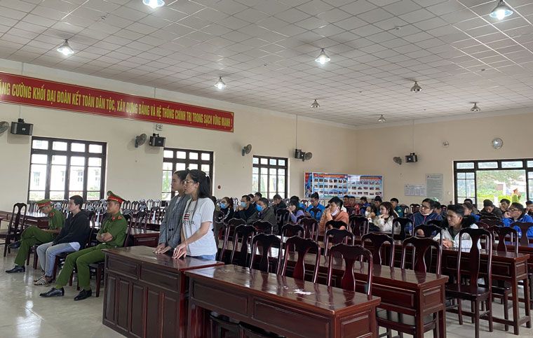 Gần 100 đoàn viên, thanh niên tham dự phiên tòa lưu động