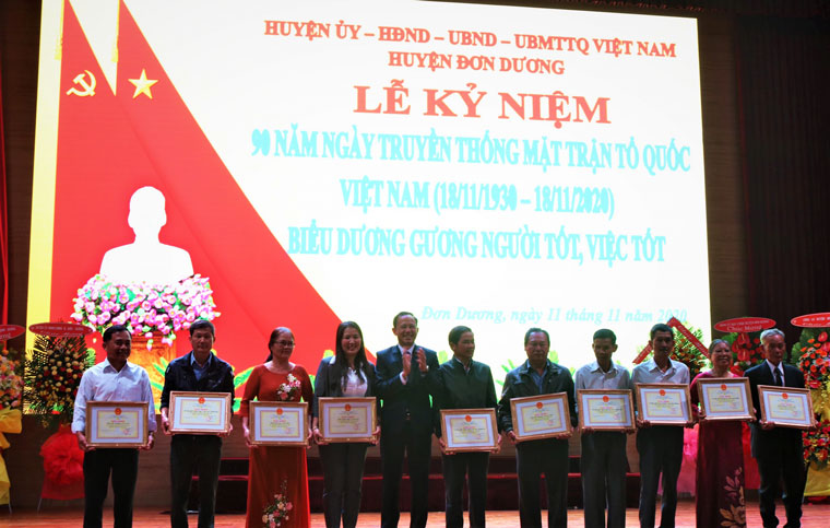 Đơn Dương: 90 tập thể, hộ gia đình, cá nhân được biểu dương