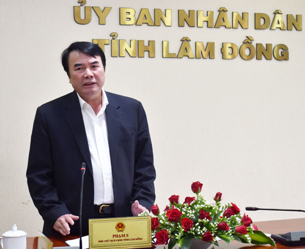 Phó Chủ tịch UBND tỉnh Lâm Đồng Phạm S phát biểu tại hội nghị