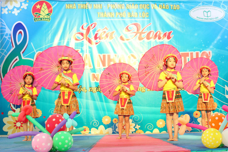 Tiết mục múa hát đặc sắc tại Liên hoan