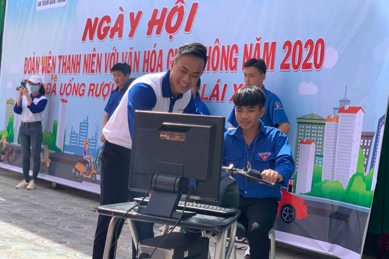 Phần thi thực hành thu hút đông đảo các bạn đoàn viên tham gia