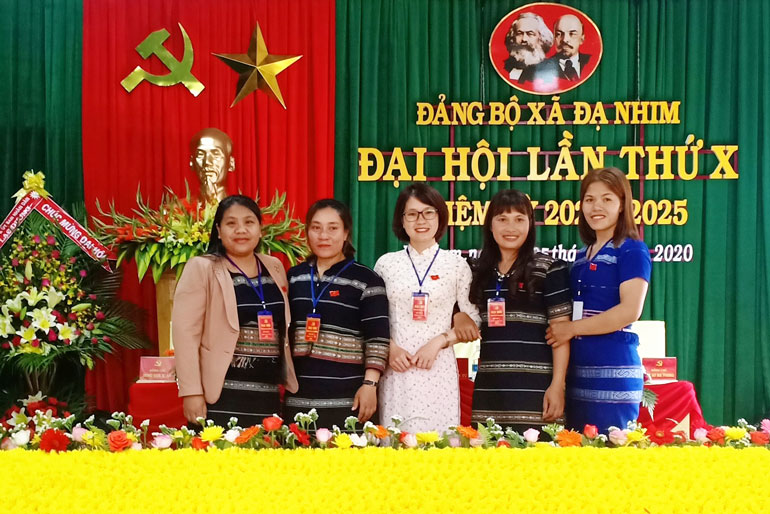 Người con gái ưu tú của buôn làng