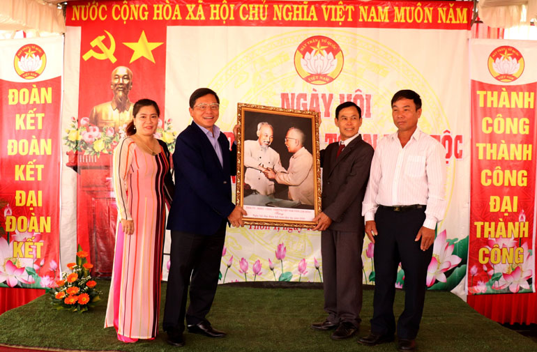 Bí thư Thành ủy Bảo Lộc Nguyễn Văn Triệu dự Ngày hội Đại đoàn kết tại Thôn 1, xã Đam B'ri