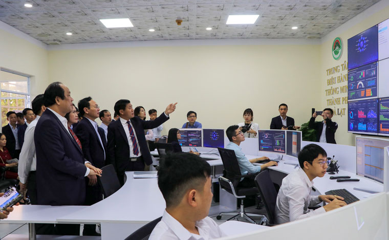 Bộ Trưởng, Chủ nhiệm Văn phòng Chính phủ Mai Tiến Dũng thăm trung tâm điều hành thành phố thông minh Đà Lạt