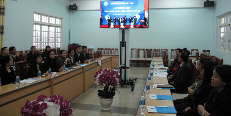 Các đại biểu tham dự lễ công bố ứng dụng VssID - Bảo hiểm xã hội số tại điểm cầu tỉnh Lâm Đồng