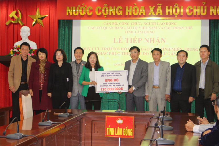 Lâm Đồng vận động ủng hộ đồng bào miền Trung bị thiệt hại do bão, lũ trên 6,5 tỷ đồng