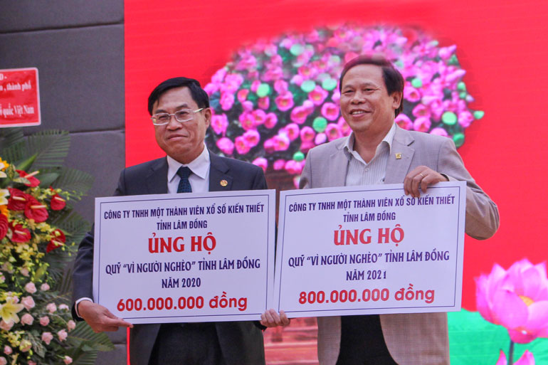 Tham gia ủng hộ Quỹ “Vì người nghèo” năm 2020 tại lễ kỷ niệm