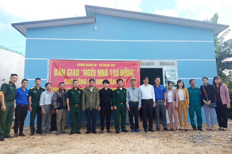 Bàn giao ''Ngôi nhà 100 đồng''