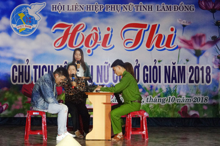 Tuyên truyền về công tác phòng, chống BLGĐ thường xuyên được các cấp hội Phụ nữ trong tỉnh lồng ghép vào các hội thi, hội diễn