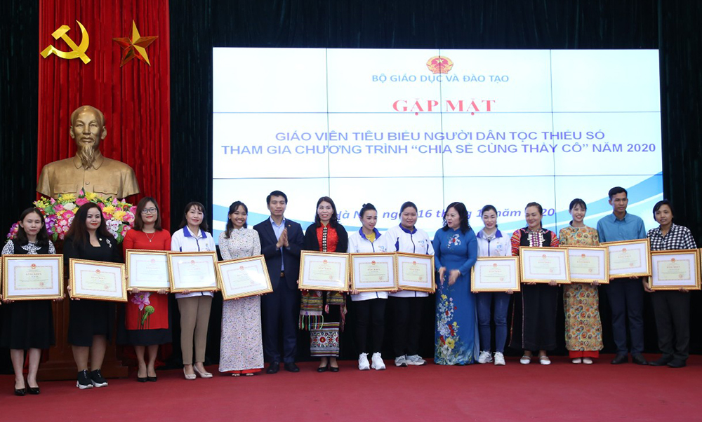 Nữ giáo viên người Châu Mạ tham gia Chương trình ''Chia sẻ cùng thầy cô'' năm 2020
