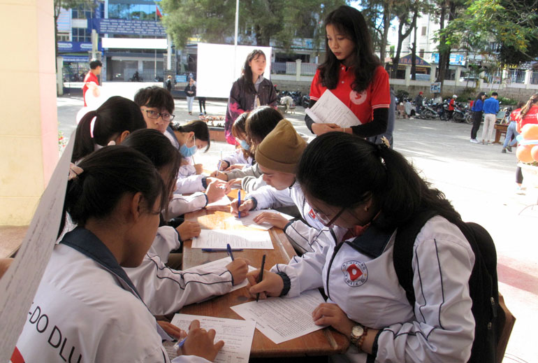 Ngày hội Hiến máu tình nguyện "Giọt hồng Mai anh đào" lần thứ 4