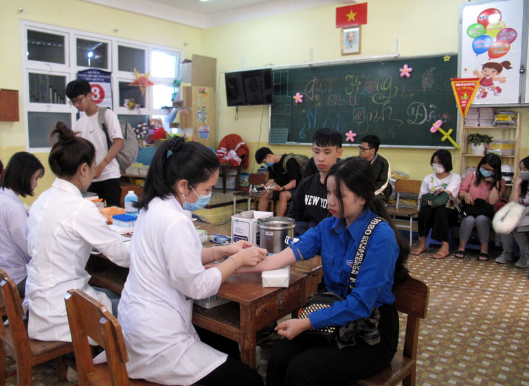 Kiểm tra sức khỏe người hiến máu tình nguyện