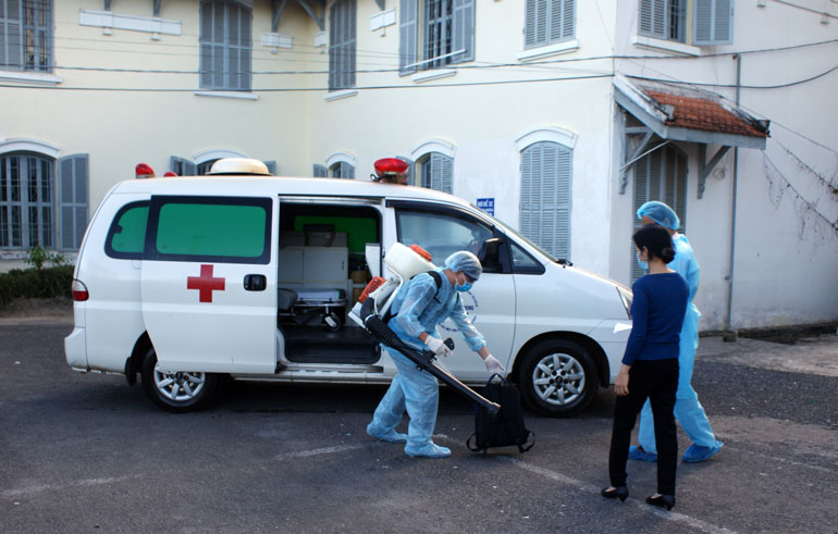 Diễn tập công tác khử khuẩn khi đưa bệnh nhân F1 vào khu cách ly tập trung