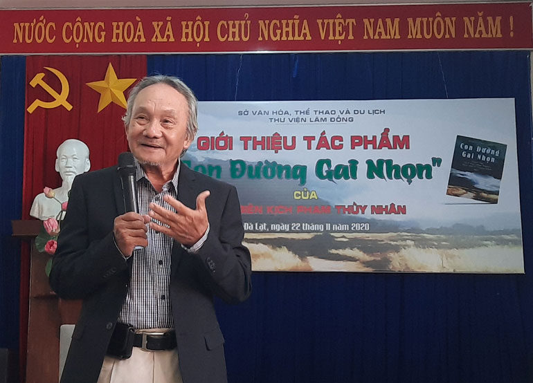 Nhà biên kịch Phạm Thùy Nhân chia sẻ với bạn đọc trong xúc động mạnh