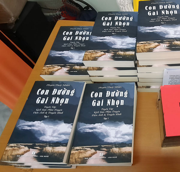 Tập sách “Con đường gai nhọn”