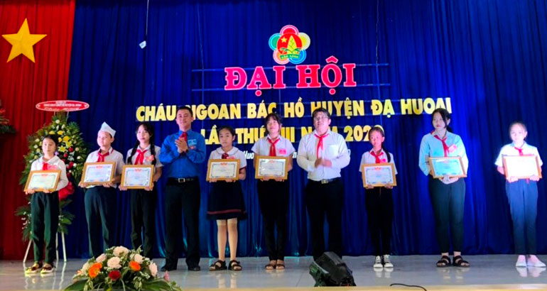 Khen thưởng các tập thể