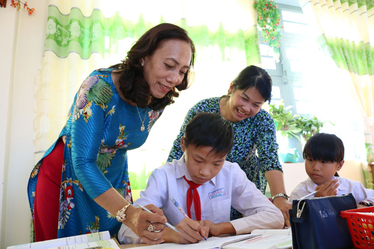 Giúp học sinh khuyết tật hòa nhập