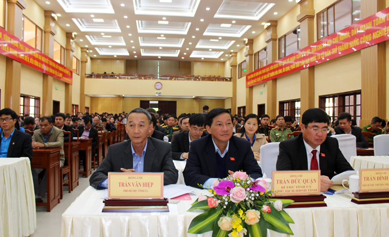 Lãnh đạo tỉnh tham dự buổi tiếp xúc cử tri