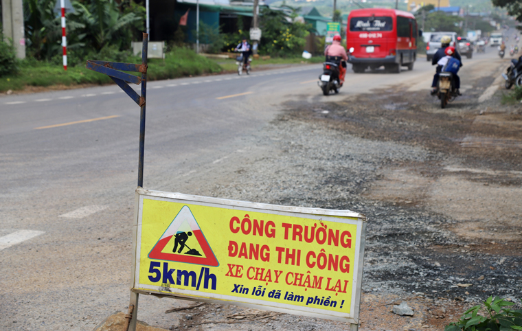 Sập ''bẫy'' trên Quốc lộ 20, 2 vợ chồng nhập viện