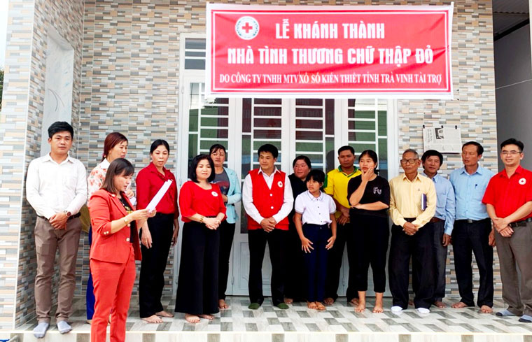 Trao nhà tình thương Chữ thập đỏ cho hộ đồng bào dân tộc thiểu số