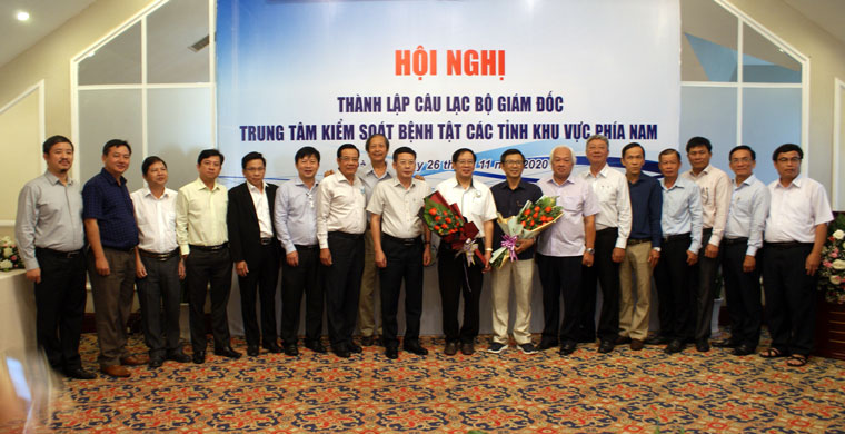 Lãnh đạo các Viện dịch tễ, Viện Pasteur tặng hoa chúc mừng CLB Giám đốc CDC khu vực phía Nam