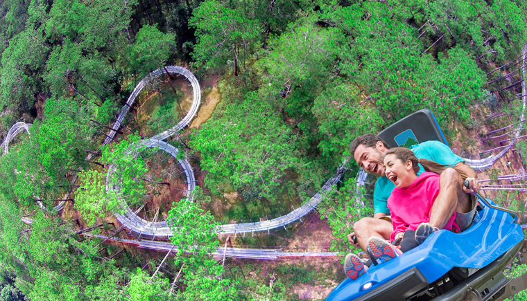 Đường ống trượt 2,3 km, dài nhất Đông Nam Á đi xuyên vào rừng nguyên sinh đang đang là sản phẩm du lịch của Dalat Tourist được nhiều du khách tìm đến. Ảnh: ĐỨC THỌ