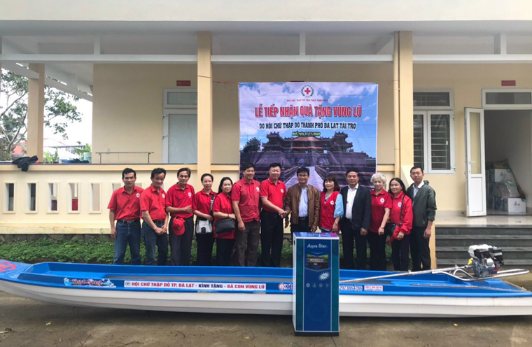 Một số hình ảnh của Hội CTĐ Đà Lạt cứu trợ sau lũ cho đồng bào 3 tỉnh miền Trung