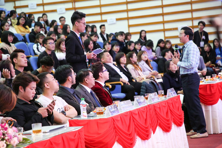 Ban Giám khảo là những người có nhiều kinh nghiệm trong lĩnh vực lữ hành, hướng dẫn và quản lý du lịch